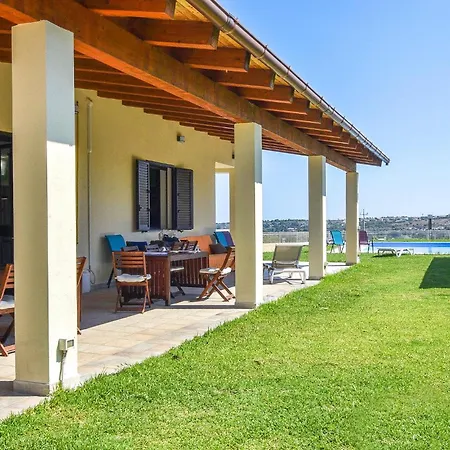 5 Bedroom Gorgeous In Holiday home Brucoli