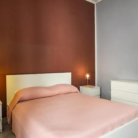 5 Bedroom Gorgeous In Holiday home *